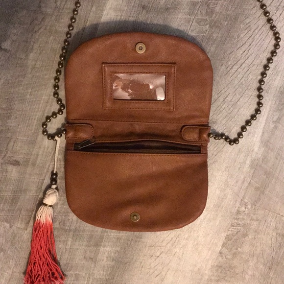 Tasseled bag - Picture 2 of 2